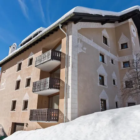 Апартаменты Chesa Valluna - *